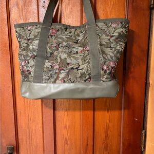 American Tourister Travel Bag - Gray